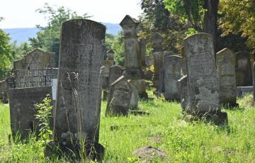 Sinagoga și cimitirul evreiesc