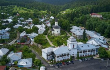 The monastic village Văratec